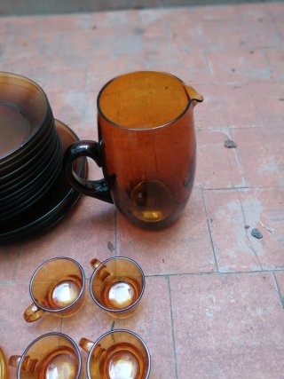 Set di stoviglie in vetro ambra