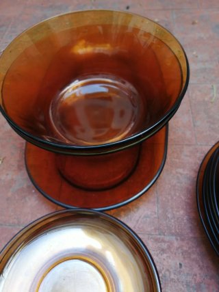 Set di stoviglie in vetro ambra
