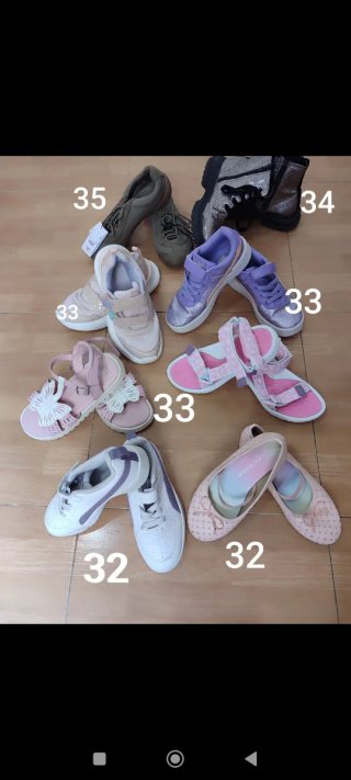 Zapatillas y Sandalias Tallas variadas