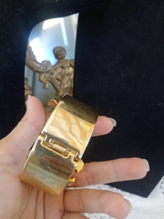 Bracciale con teste di leone dorate