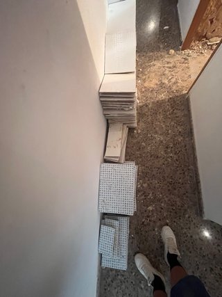 Azulejos blancos y azules para baño o cocina