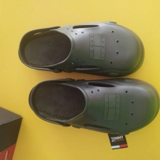 Zuecos Tommy Hilfiger Verde Militar Talla 45-46