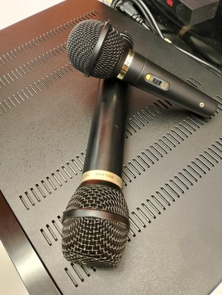 KARAOKE VSK-100KGA + 2 MANDOS (UNO CABLEADO Y OTRO INALAMBRICO) + CAJA