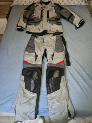 Chaqueta  y pantalon  Alpinestars  muy poco uso