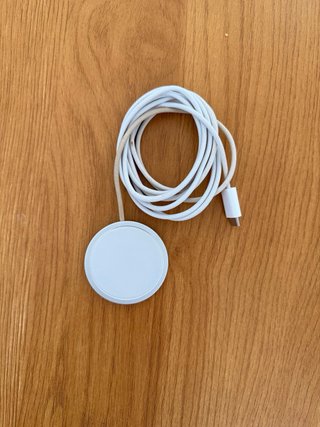 iPhone 16 Pro Blanco + 4 fundas + cargador MagSafe