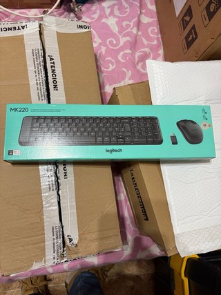 Teclado y Ratón Inalámbrico Logitech MK220