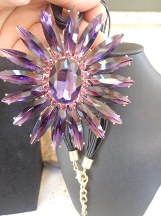 Collana con pendente grande fiore viola
