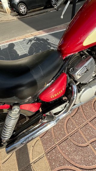 Moto Yamaha 250 cc Roja