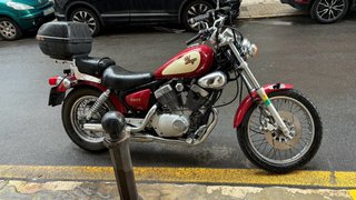 Moto Yamaha 250 cc Roja