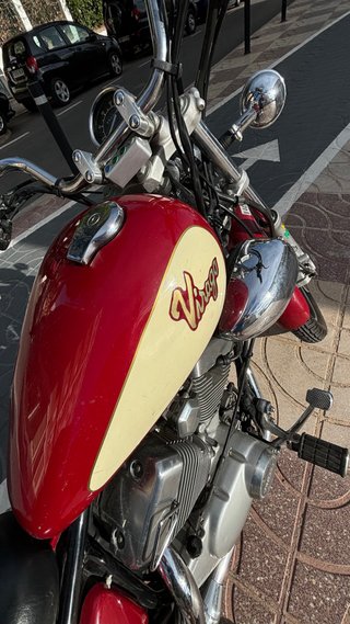 Moto Yamaha 250 cc Roja