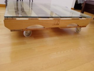 Mesa centro madera y cristal 1x1m con ruedas