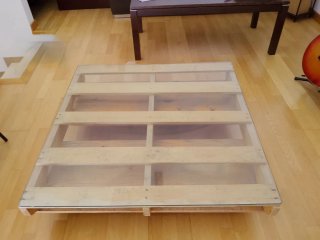 Mesa centro madera y cristal 1x1m con ruedas