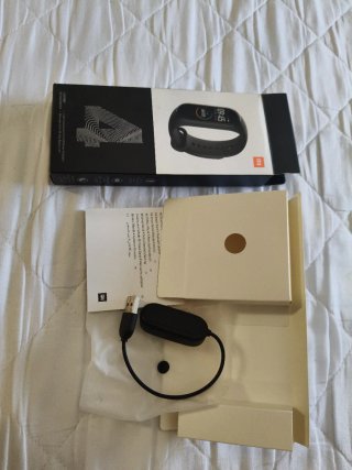 Caja y cargador Xiaomi Mi Band 4