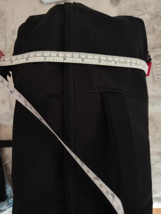 Mochila de viaje negra
