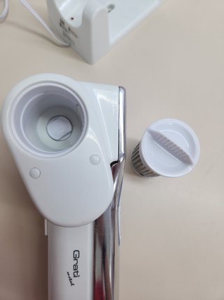 Rallador Queso 1500 mAh, inalámbrico, 2 Rodillos de Acero Inoxidable incluidos, 1 kg de Queso con Recambio, Rallador para Muchos Ingredientes,  Blanco Ariete Gratì Metal 44,
