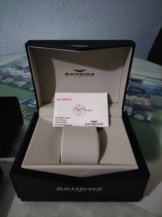 Cajas de reloj Sandoz y Casio negras