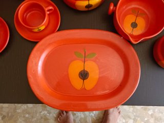 Set di stoviglie con design allegro e divertente