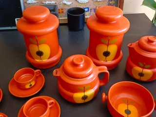 Set di stoviglie con design allegro e divertente