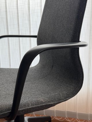 Silla giratoria Ikea gris oscuro
