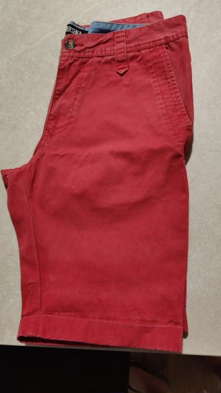 Bermudas rojas Bershka 38, para una 40 está bien