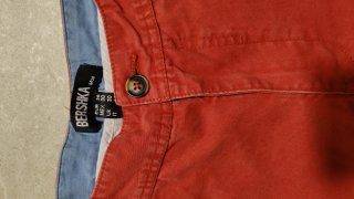 Bermudas rojas Bershka 38, para una 40 está bien