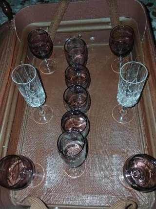 Juego de copas de cristal morado