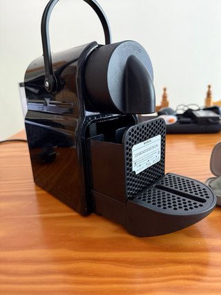Cafetera Nespresso Negra Inissia Mini