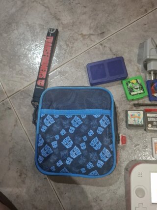 Nintendo 2DS Blanca y Roja