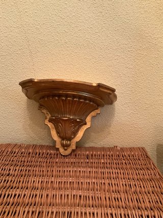Cornucopia decorativa dorada.