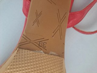 Sandalias rojas de piel