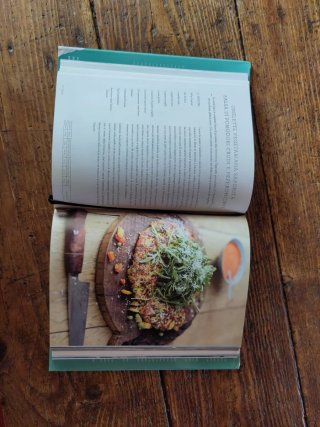 Libro italiano Jamie Oliver "Superfood"