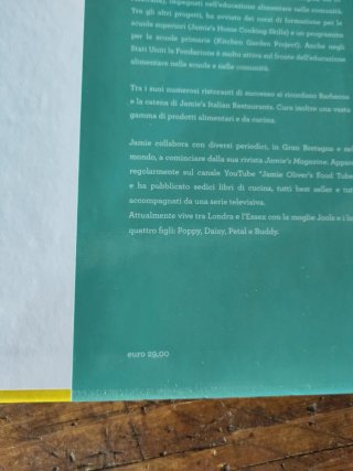 Libro italiano Jamie Oliver "Superfood"