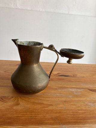 Tetera antigua de latón