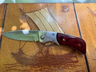 Navaja  madera roja