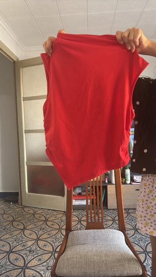 Vestidos, camisa, zapatillas  Camisetas,faldas