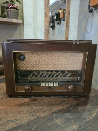 Radio Antigua Madera Tocadiscos