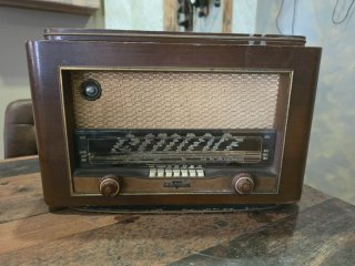 Radio Antigua Madera Tocadiscos
