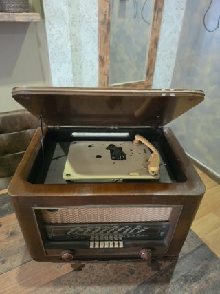 Radio Antigua Madera Tocadiscos