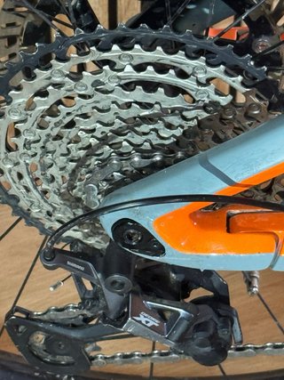 Bicicleta Eléctrica Conway full carbono e-mule