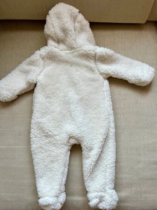 Buzo de peluche osito H&M. Talla 62