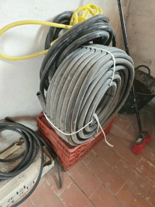 Tubo corrugado para cableado eléctrico