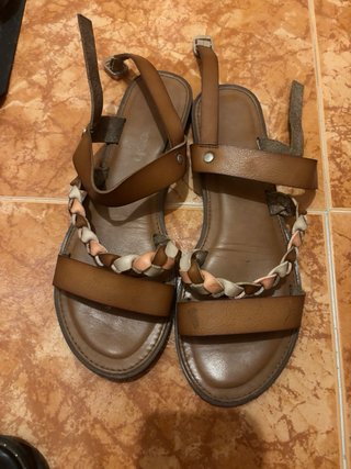 Sandalias Marrones y Multicolor