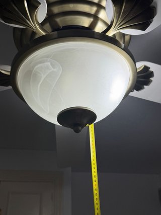 2 ventiladores de techo dorado y blanco