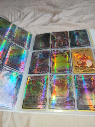 Álbum Pokémon completo con muchas cartas
