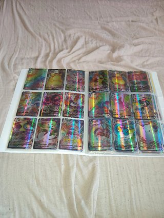 Álbum Pokémon completo con muchas cartas