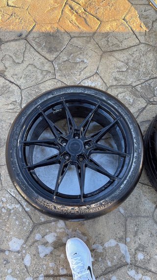 Llantas 18” Negro Brillante
