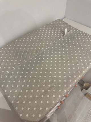 Cambiador bebé lunares beige