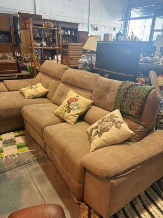 SOFÁ CON CHAISE LONGE
