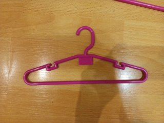 Juego 2 percheros rosa plástico