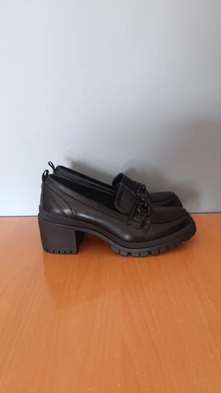 Mocasines negros tacón suela track